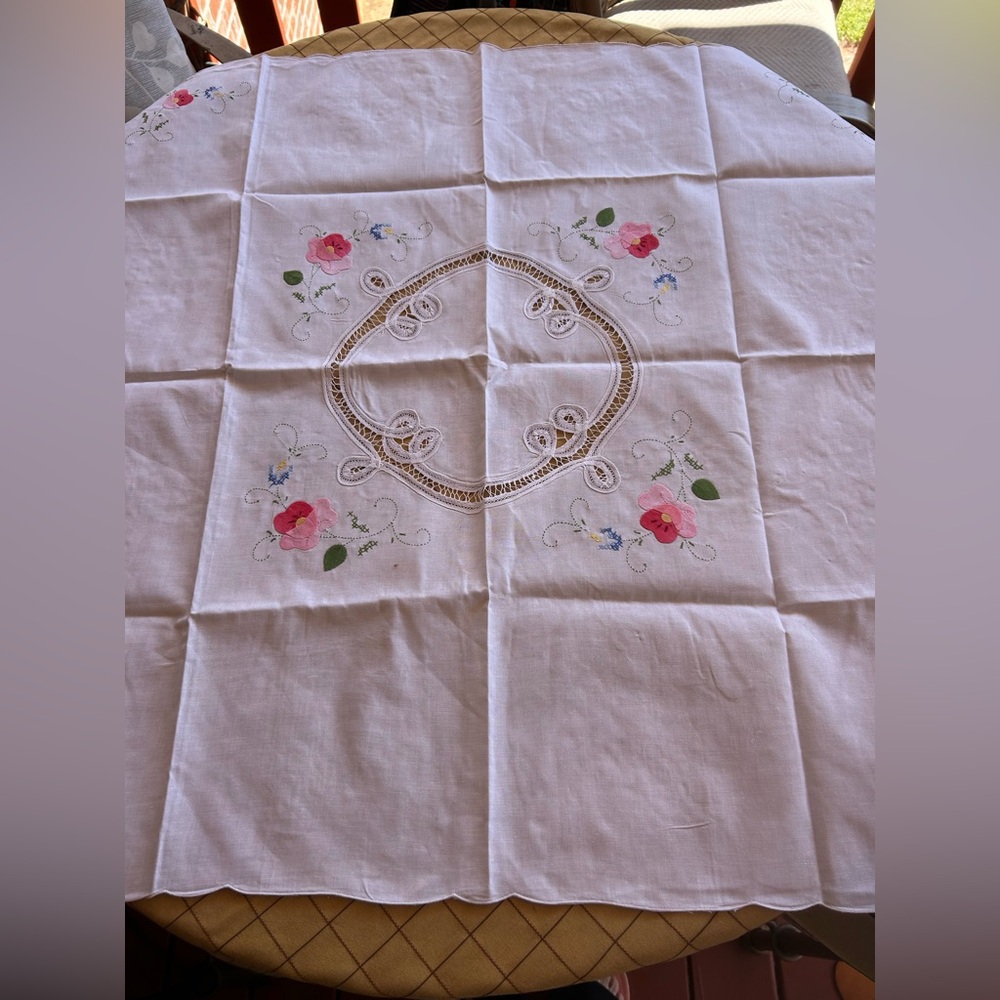 VTG White Embroidered Floral Applique Linen Napkin Set  8 pc Cottagecore